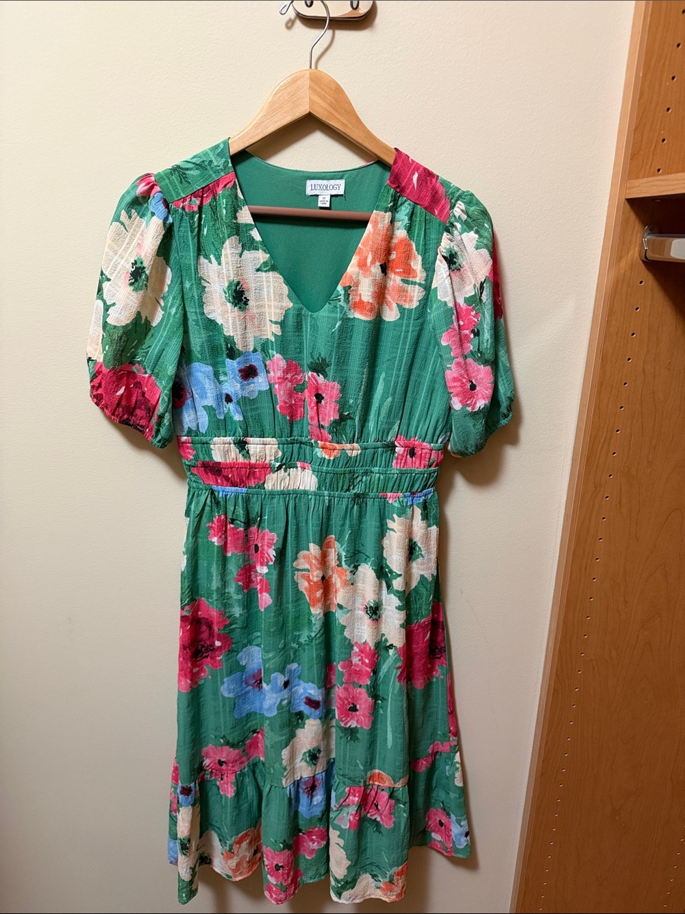 Luxology Green Floral V-Neck Midi Dress
